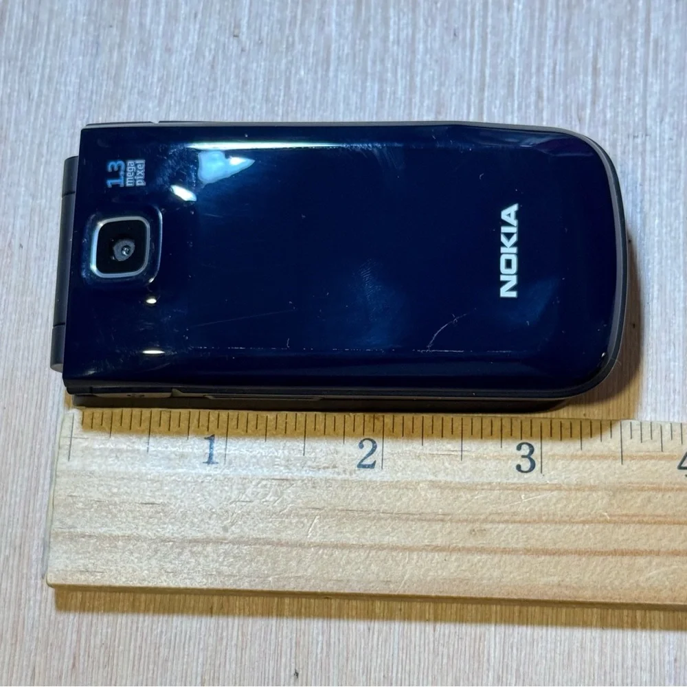 NOKIA Cell Flip Phone Model:2720A-2B No Charge “UNTESTED”w/Case Buy As Is Read!